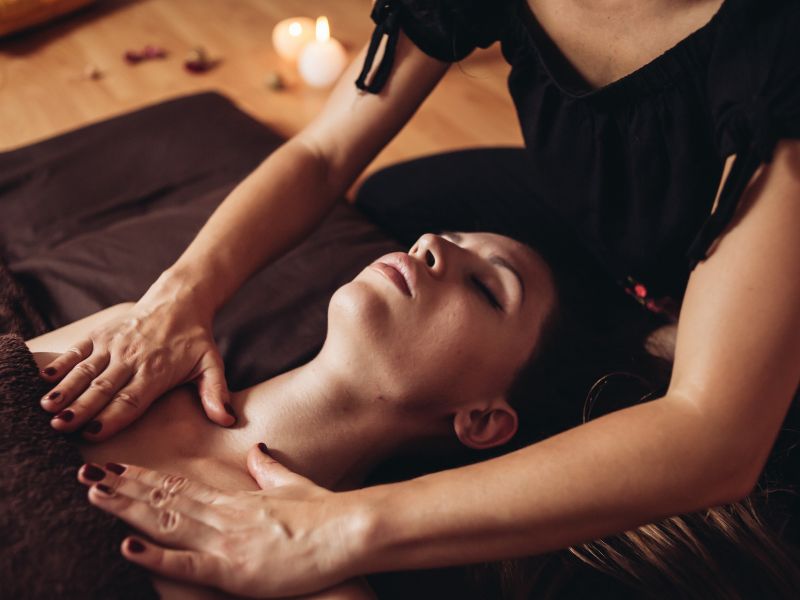 Massagem e Terapias Relaxantes em Ribeirão Preto Nayara Campos Bem-Estar 